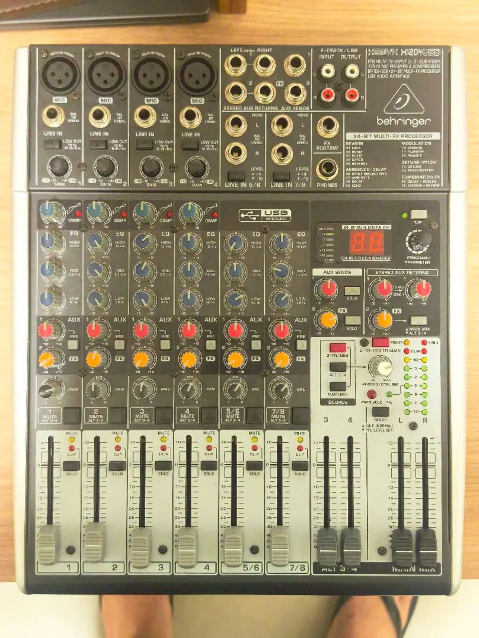 Mesa de som - Behringer Xenix 1204USB - Estado de nova - Parcelo - Foto 4