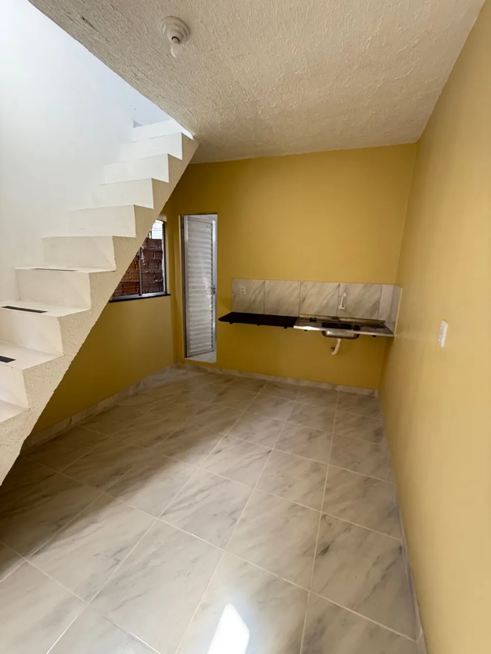 ALUGA-SE APARTAMENTO EM SÃO BRÁS