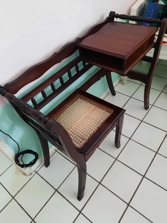 Mesa namoradeira ( ideal para colecionadores)