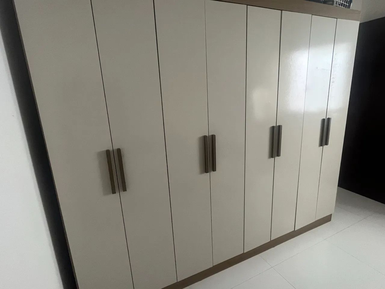 Guarda roupa casal 8 portas e 4 gavetas 