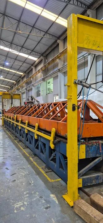 Injetora de PU e PIR + Prensa de 12 metros + Moldes para telhas e painéis. - Foto 4