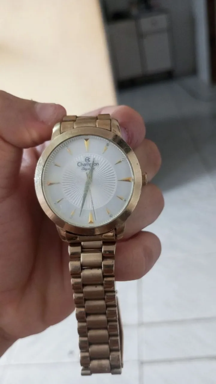 Relógio Champion Dourado Elegante