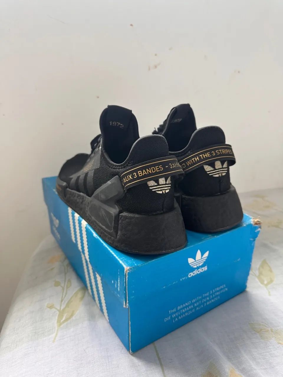Tênis Adidas NMD R1 V2 - Foto 2