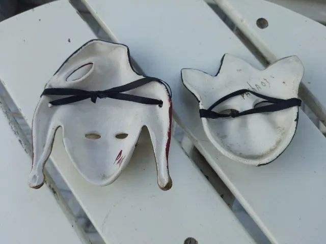 par de máscaras venezianas em porcelana com pintura manual 12cm x 11cm - Foto 2