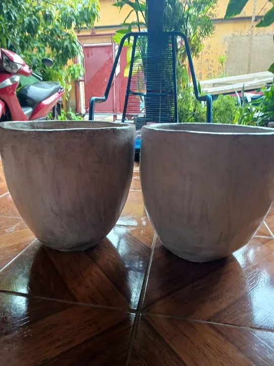 Par de Vasos de Planta em Cimento
