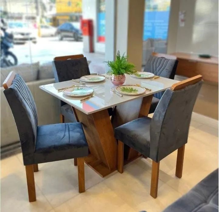Conjunto Mesa de Jantar Quadrada com 4 Cadeiras