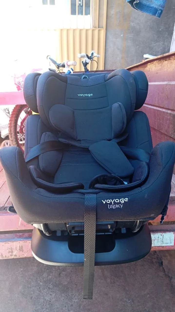Cadeirinha de automóvel semi nova