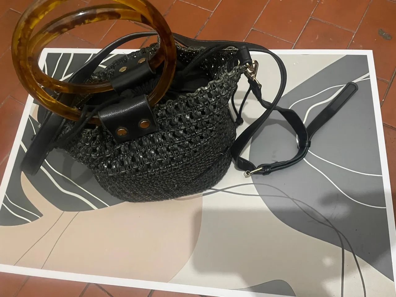 Bolsa modelo bucket tramada com alça curta e longa! - Foto 2