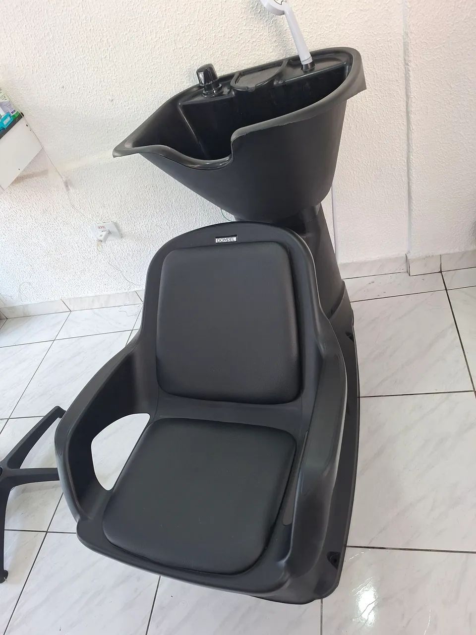 Lavatório, cadeira, mesa manicure, expositor de esmalte, carrinho auxiliar, bebedouro  - Foto 2