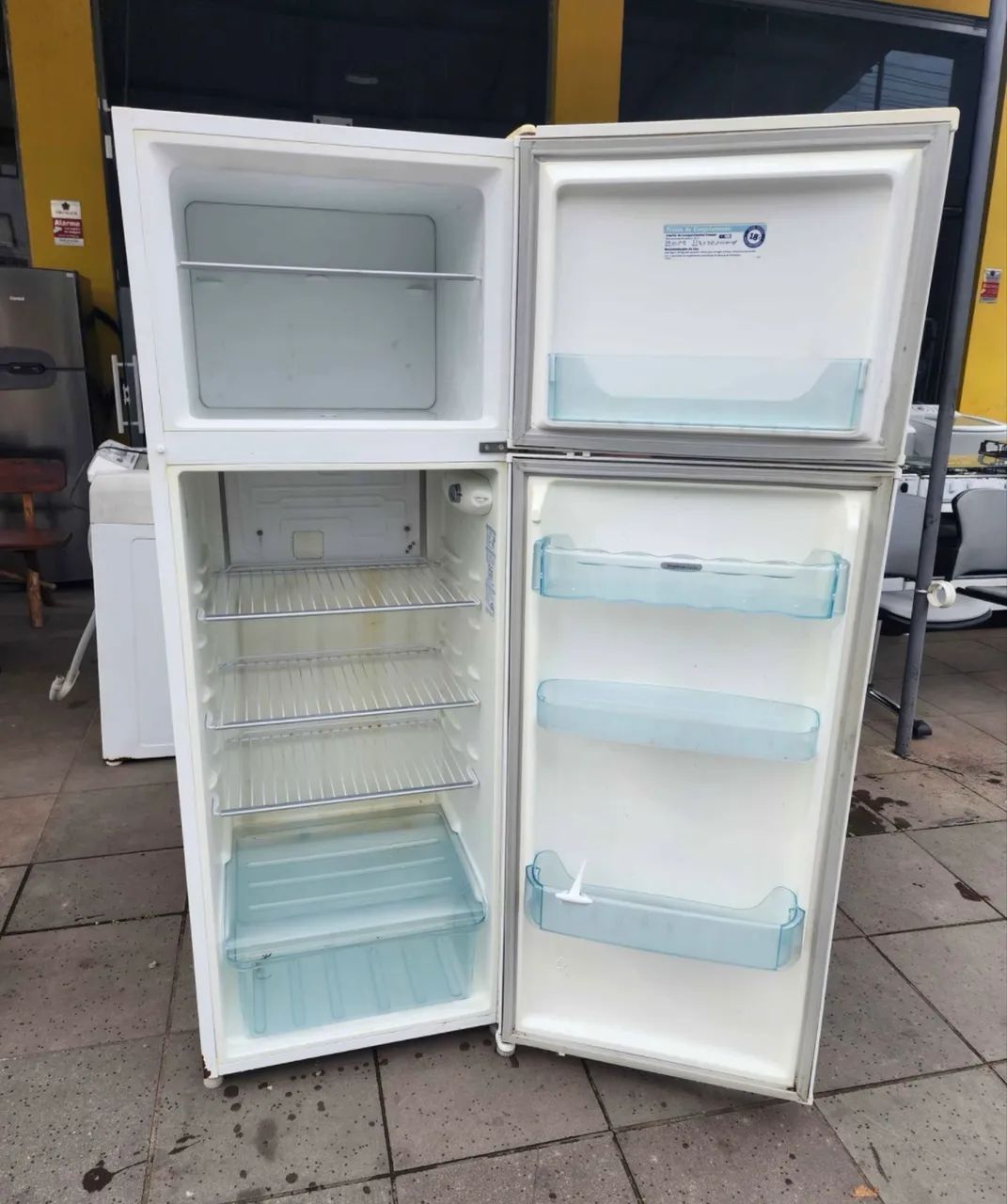 Geladeira com garantia  - Foto 6