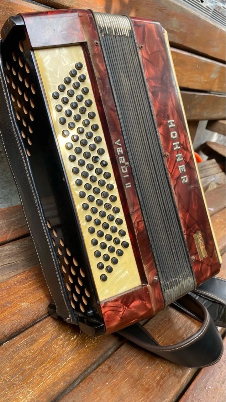 ACORDEON HOHNER VERDI II - VINTAGE, LEVE E COM SONORIDADE CLÁSSICA - Foto 5