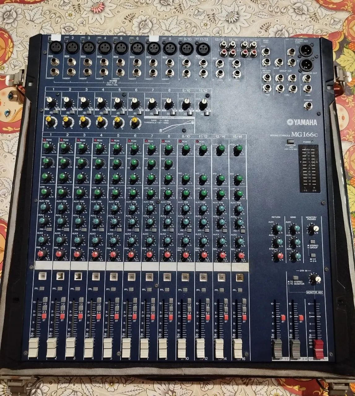 Mesa de Som Yamaha MG166C (LEIA O ANÚNCIO) 