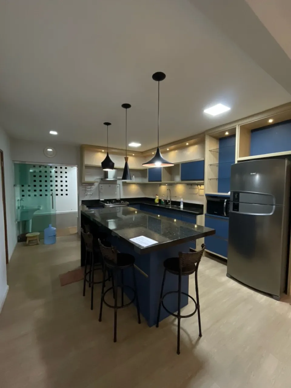 BELÍSSIMO APTO NO COND. PARQUE SABIÁ - 2 QUARTOS SENDO 1 SUÍTE COM CLOSET, REFORMADO
