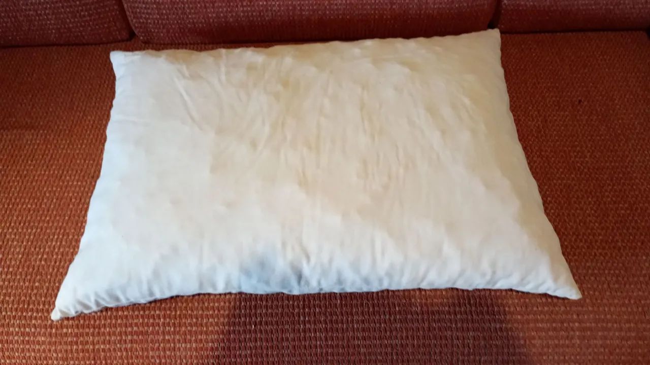 TRAVESSEIRO FOFO DE ESPUMA PICADA - Foto 5