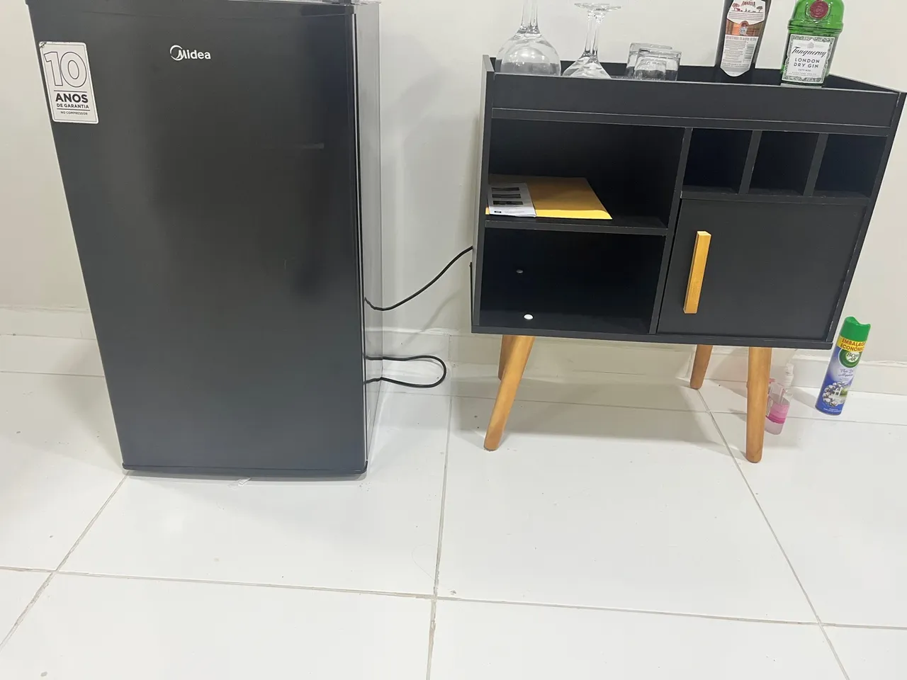 Frigobar Midea 93L Preto - estado de novo sem aranhões