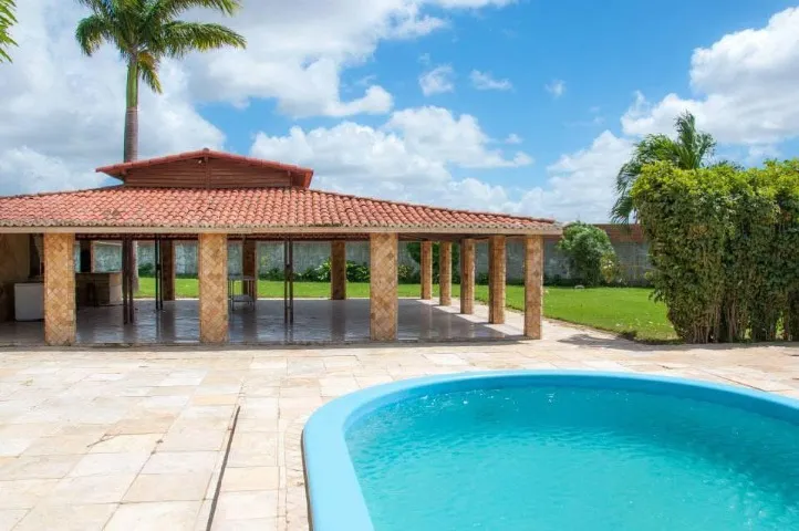 ALUGA-SE Chácara com 20.000m², Casa Mobiliada, Piscinas, Salão e Área de Lazer Completa