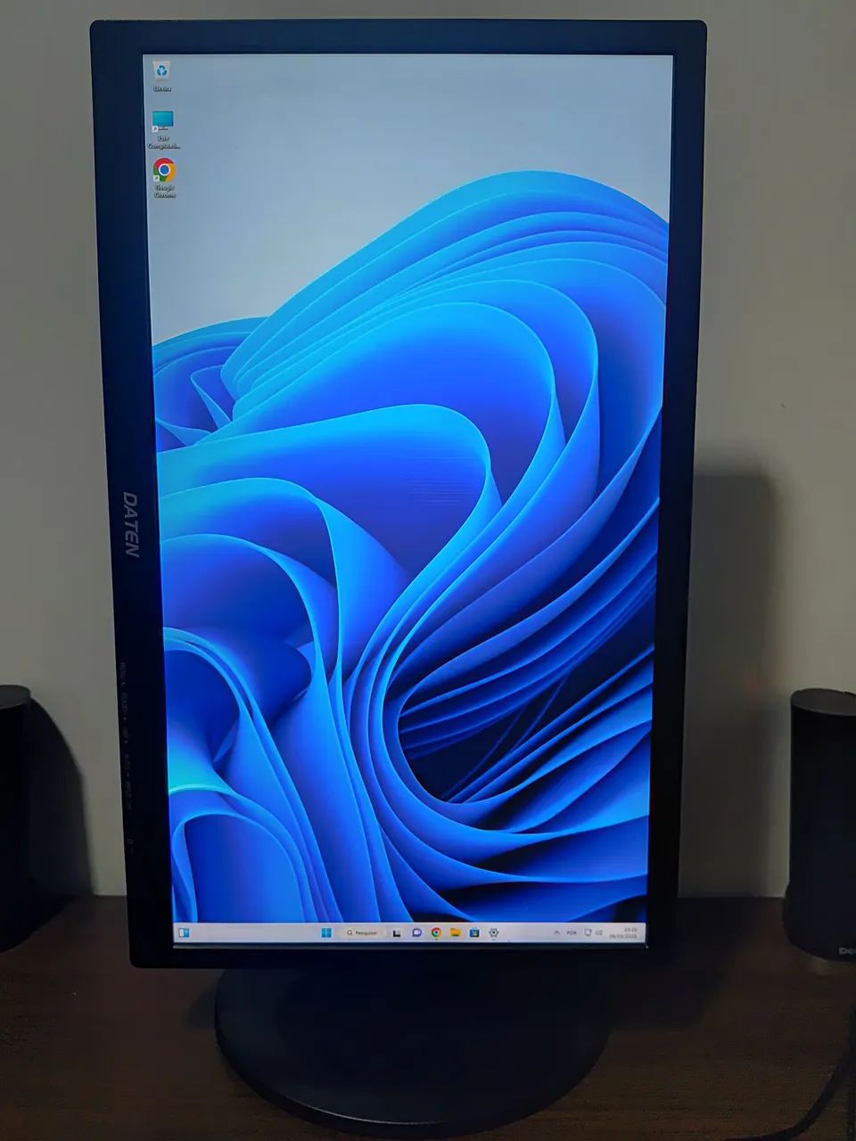 Monitor 22 Polegadas LED, FULLHD com HDMI e base giratória ( funcionando perfeitamente )