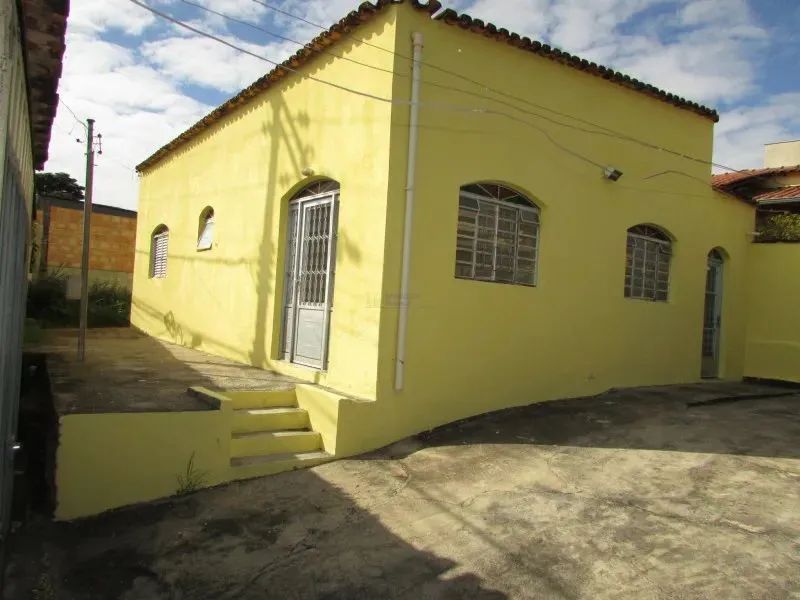 CASA DOIS QUARTOS COM SUITE, 4 VAGAS DE GARAGEM E AREA EXTERNA - Foto 2