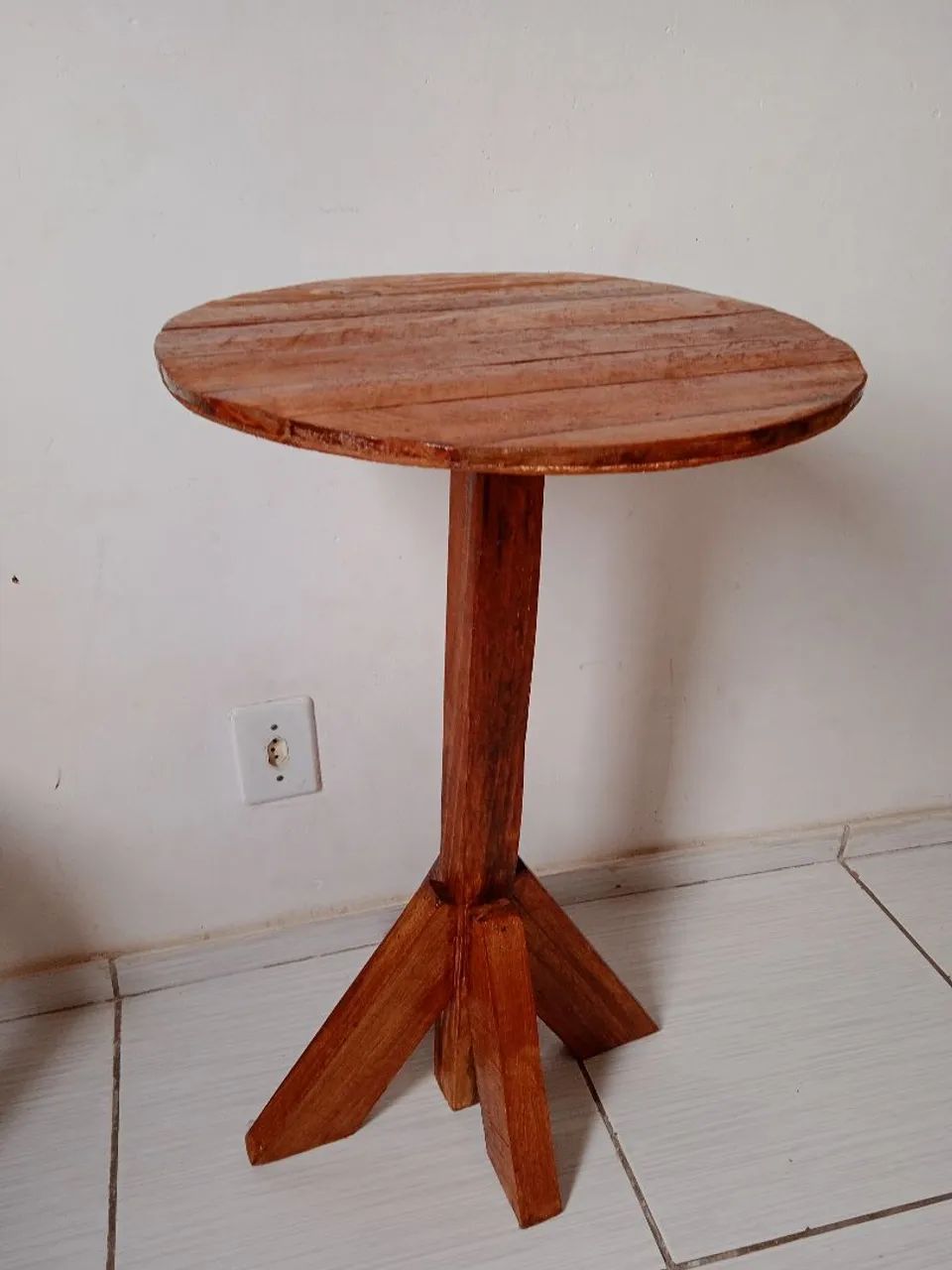 Mesinha de canto de madeira rústica  ( nova) - Foto 2