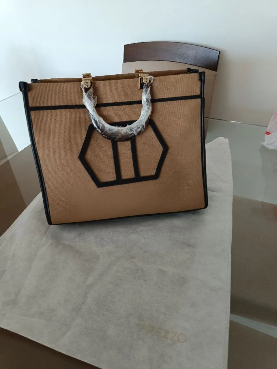 Bolsa de mão elegante com design exclusivo - Foto 2