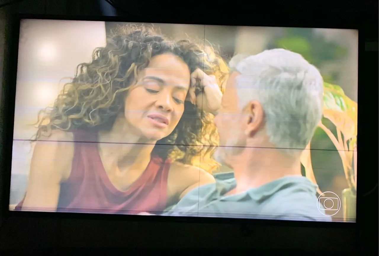 Smart TV - Samsung 48 polegadas apenas com uma linha como mostra nas fotos  - Foto 2