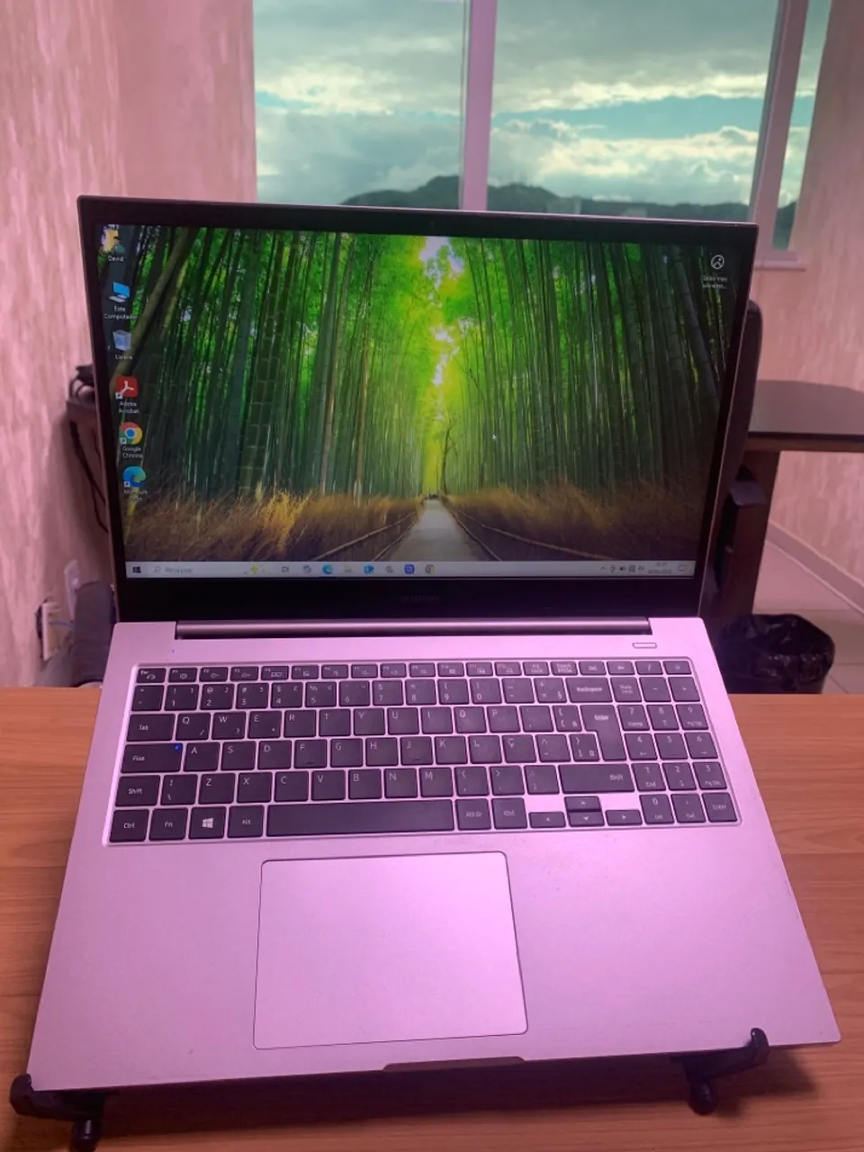 Notebook Moderno com Tela Incrível -