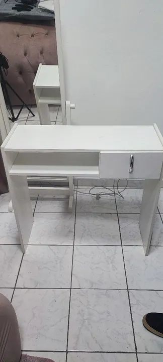 OPORTUNIDADE!!  MESA PARA MANICURE COM GAVETA!! - Foto 2