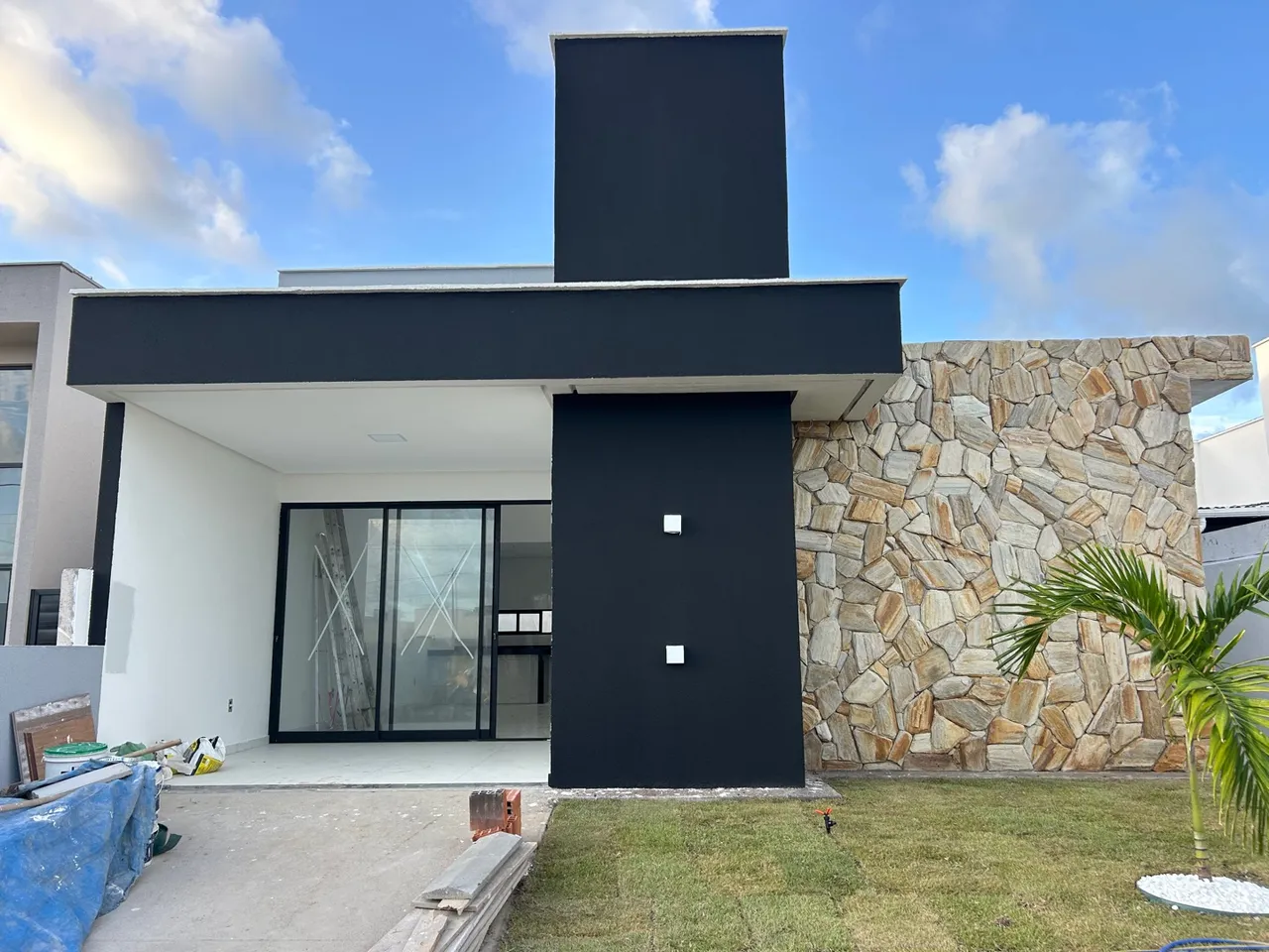 VENDE SE LINDA CASA