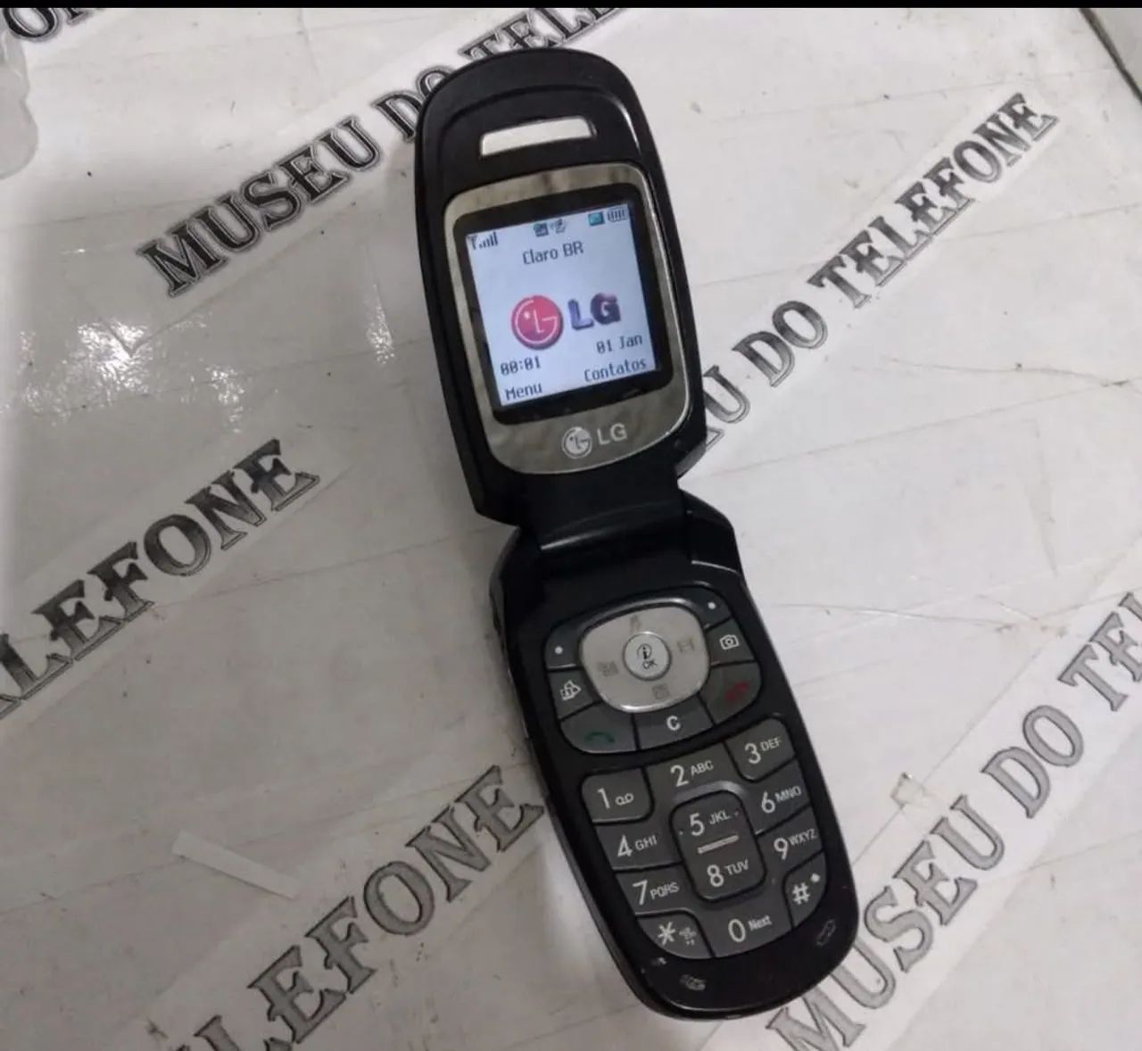 LG MG220 Black Flip pequeno celular antigo RELIQUIA impecável  - Foto 4