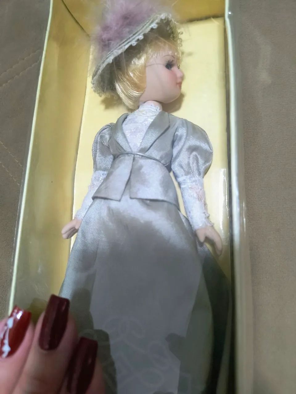 Boneca de porcelana colecionável  - Foto 3
