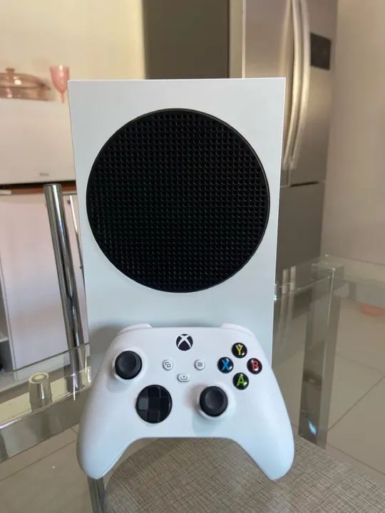 Vende-se Xbox Series S E Monitor Gamer - Consoles De Vídeo Game - Dom 