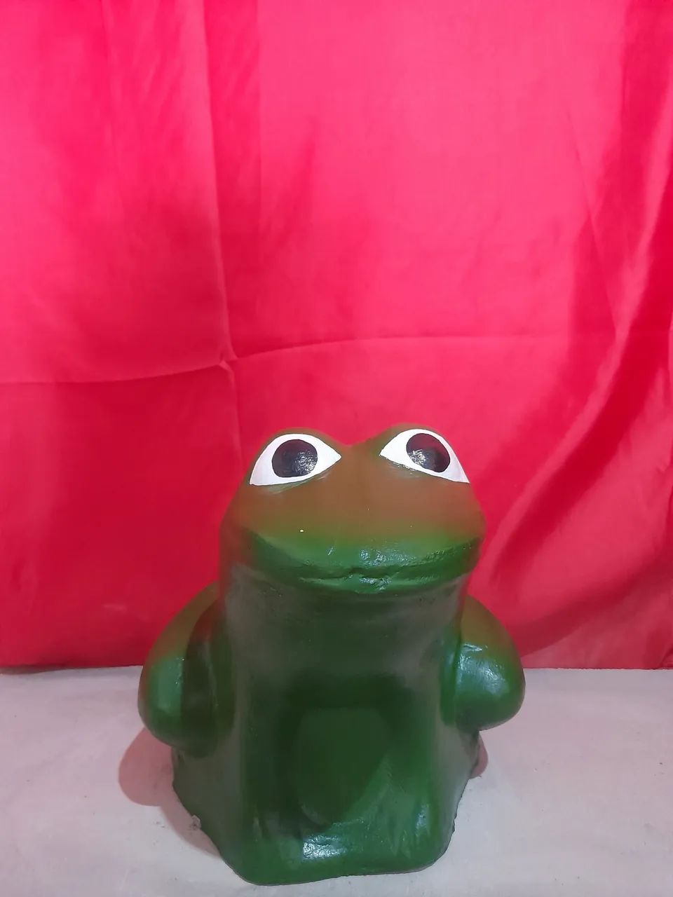 Sapo em cimento para decoração 