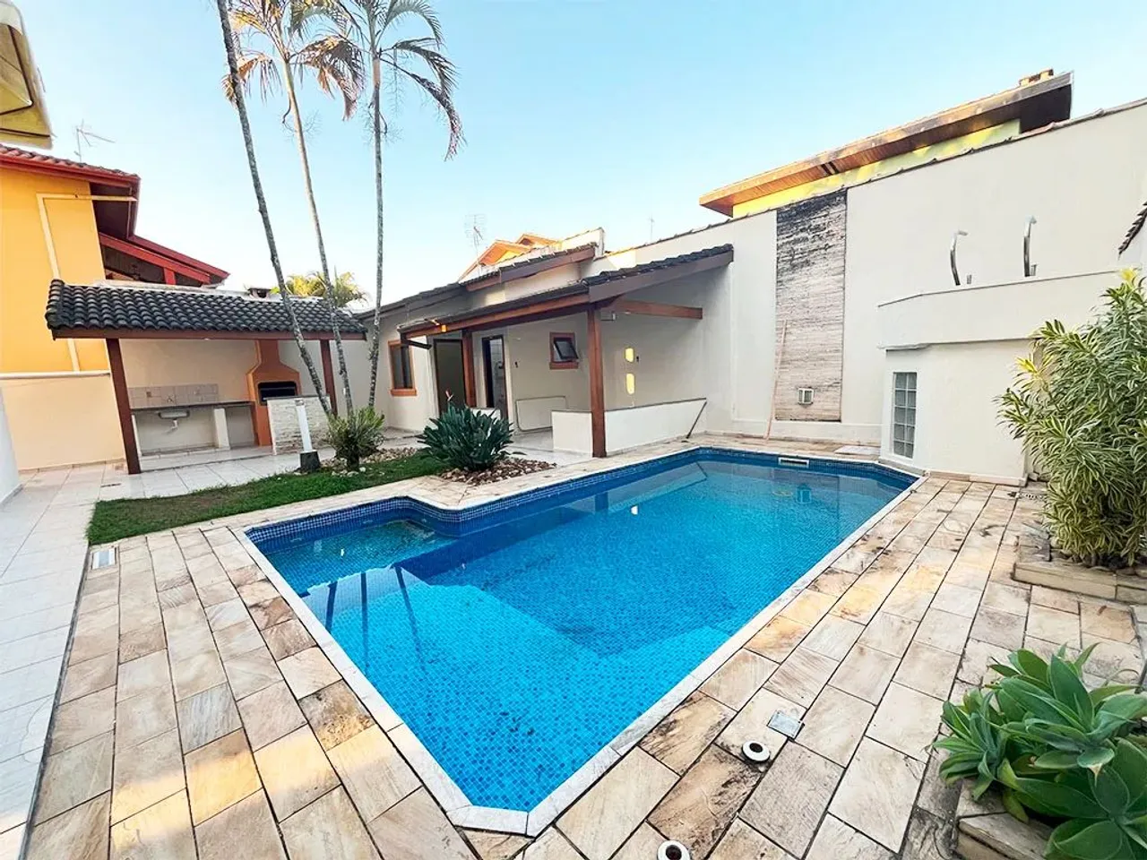 Excelente Casa para locação no Altos da Serra I, com piscina