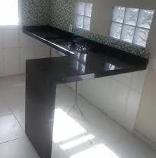 Bancada de Cozinha em Granito Preto - Elegância e Durabilidade