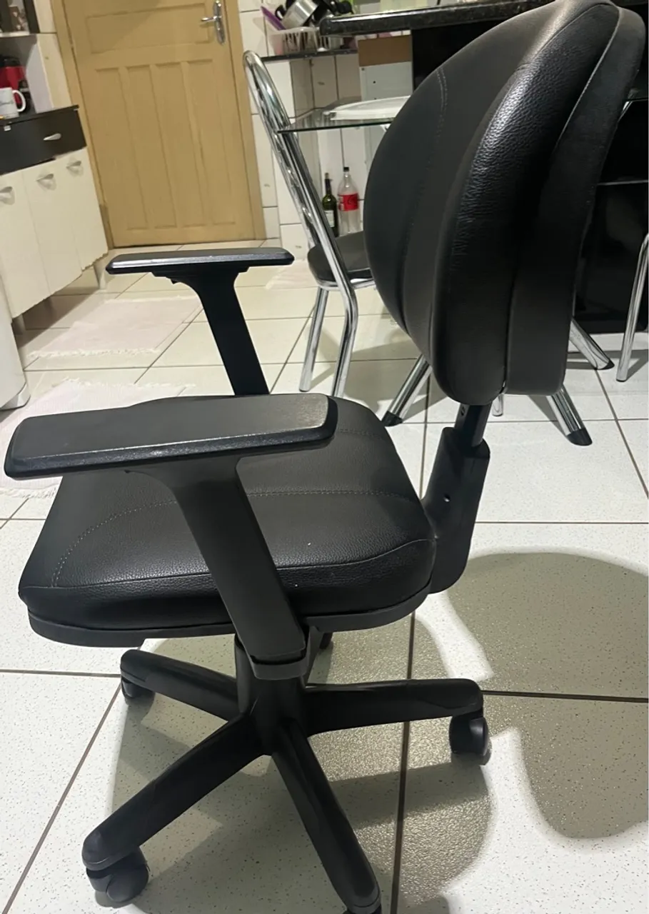 Cadeira de Escritório Ergonômica Preta