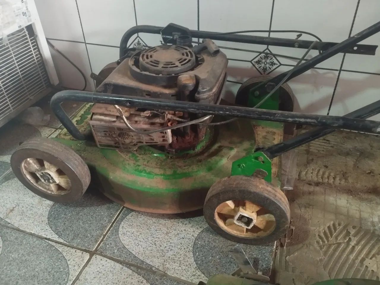 Cortador de grama a gasolina e elétrica( com defeito) - Foto 3