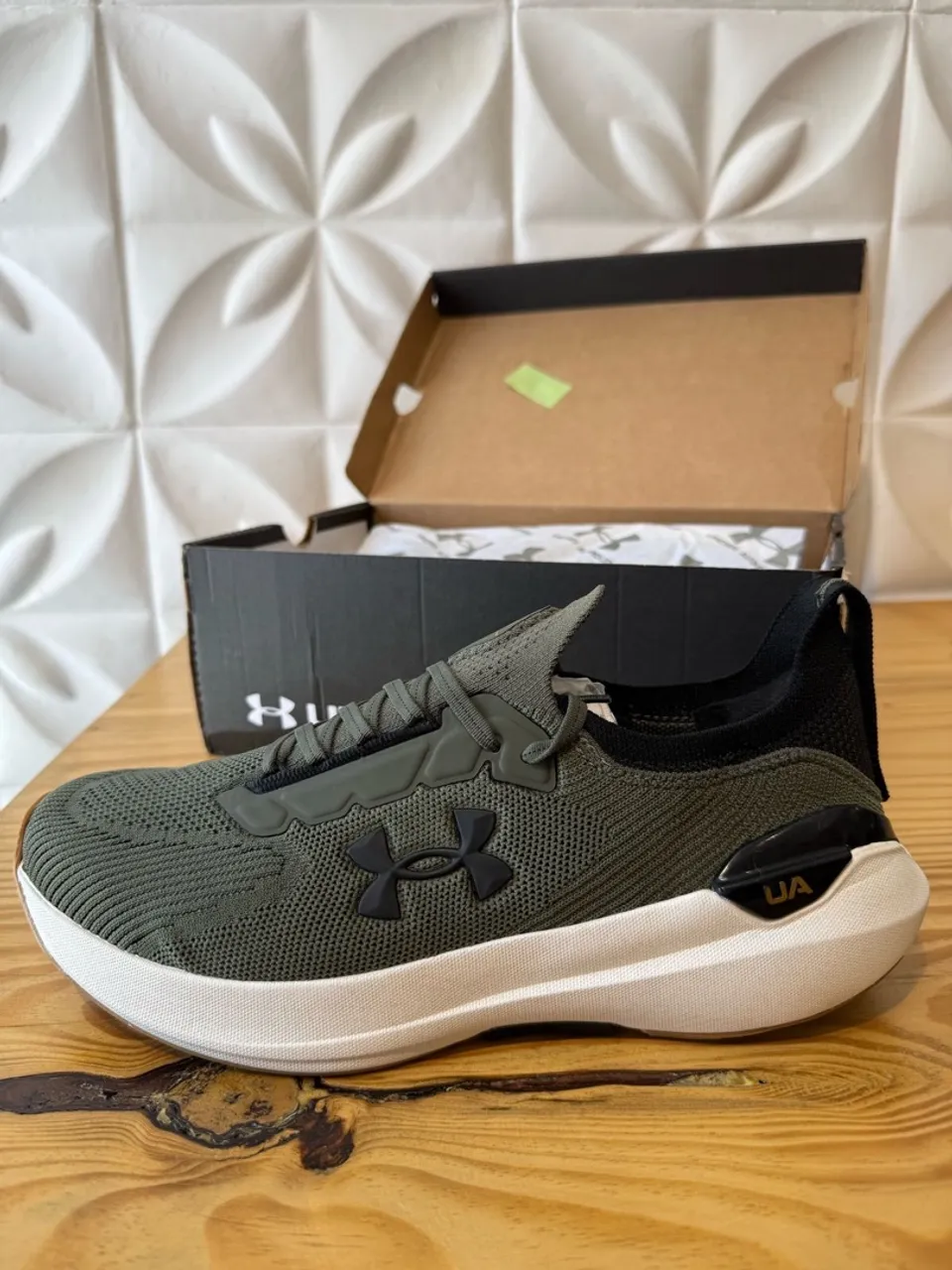 Vendo um tênis ORIGINAL Under Armour