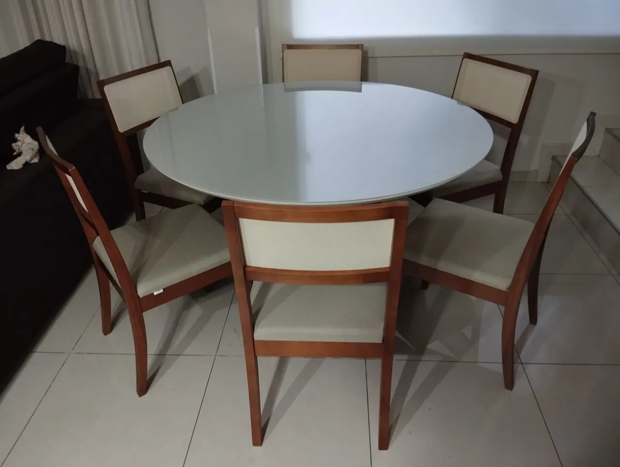 Mesa nova para 6 pessoas com cadeiras de madeira maciça 