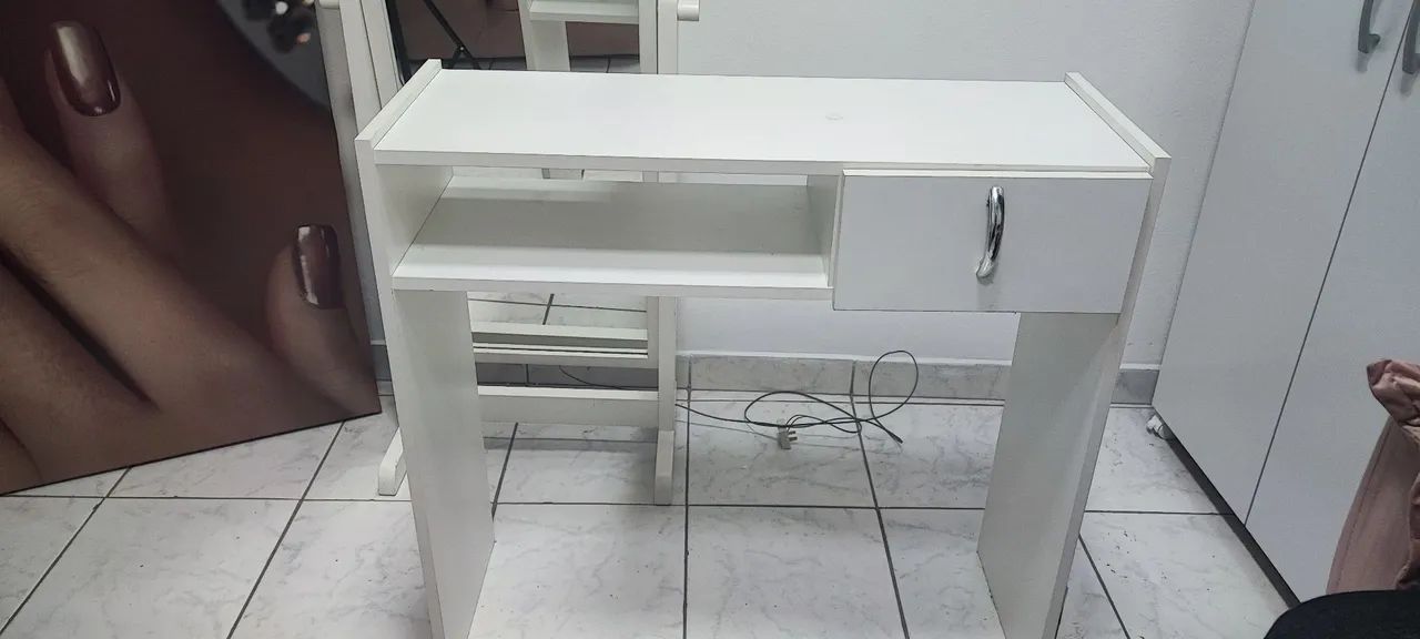 OPORTUNIDADE!!  MESA PARA MANICURE COM GAVETA!! - Foto 4