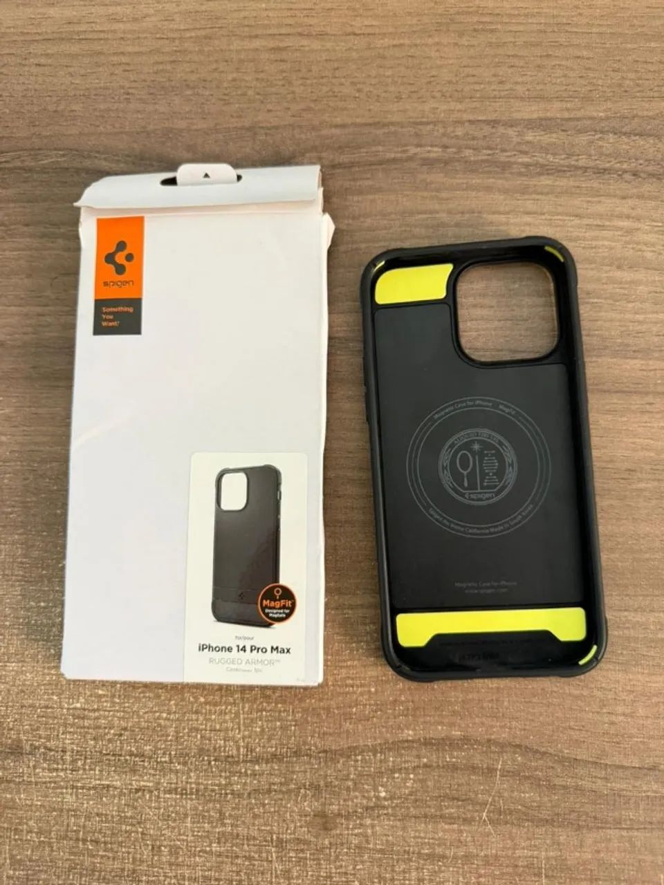 Capa Spigen Rugged Armor com Magsafe - IPhone 14 Pro Max