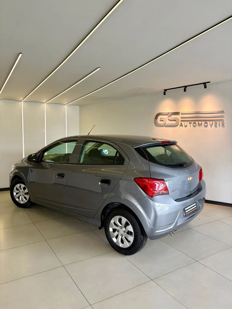 Chevrolet Onix JOY Hatch 1.0 8V Flex Mec. 4P 2020 - Foto 2