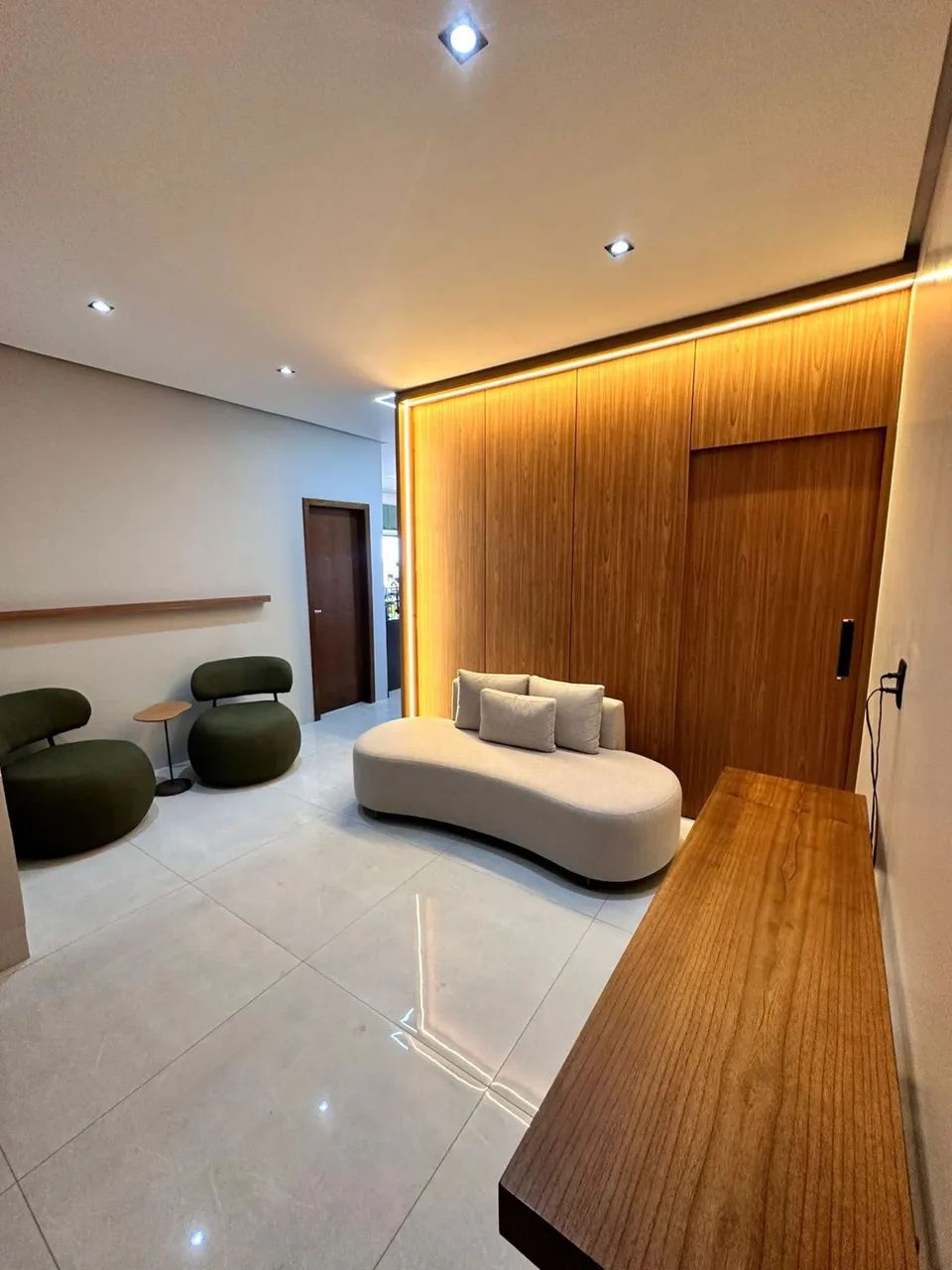 Apto 2 quartos com armarios proximo ao Anashopping