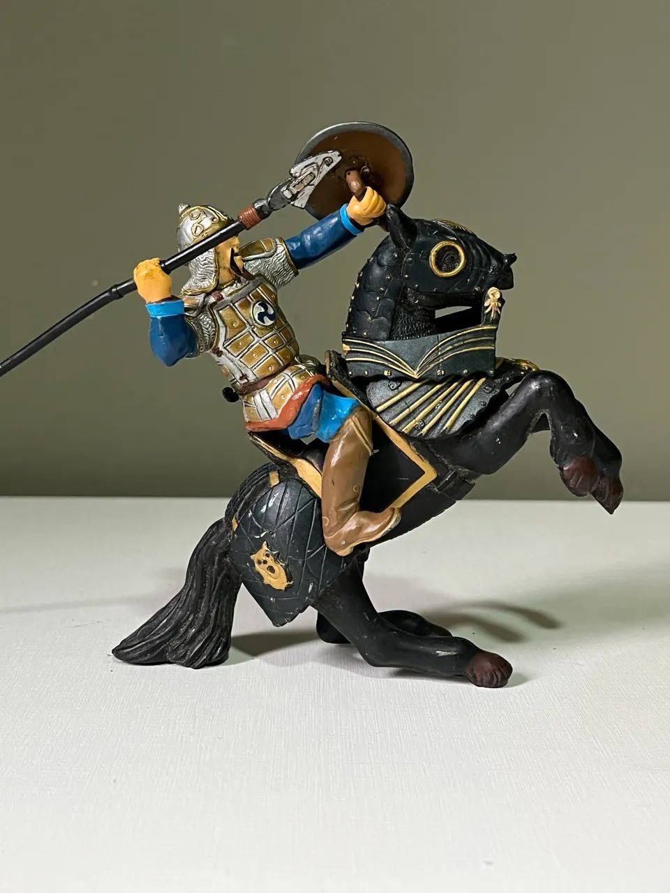 Cavaleiro medieval boneco colecionável cavalo de guerra  
