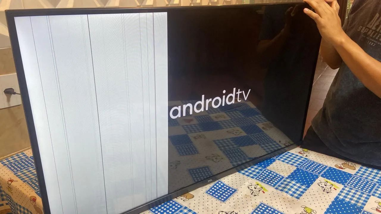Tv de 43 com defeito - Foto 2