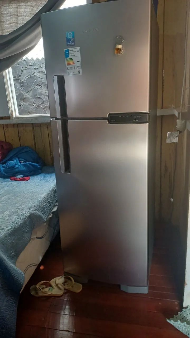 Vendo geladeira nova 375lt 