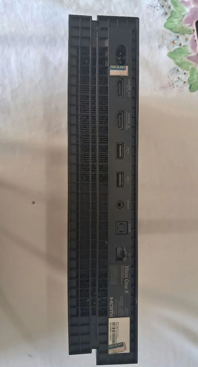 Xbox One X - 1TB  - Foto 3