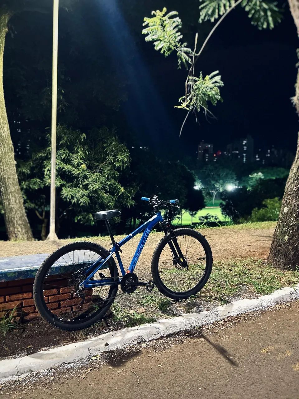 Bicicleta Absolute Nero 4 com freios MT200 e banco DDK original