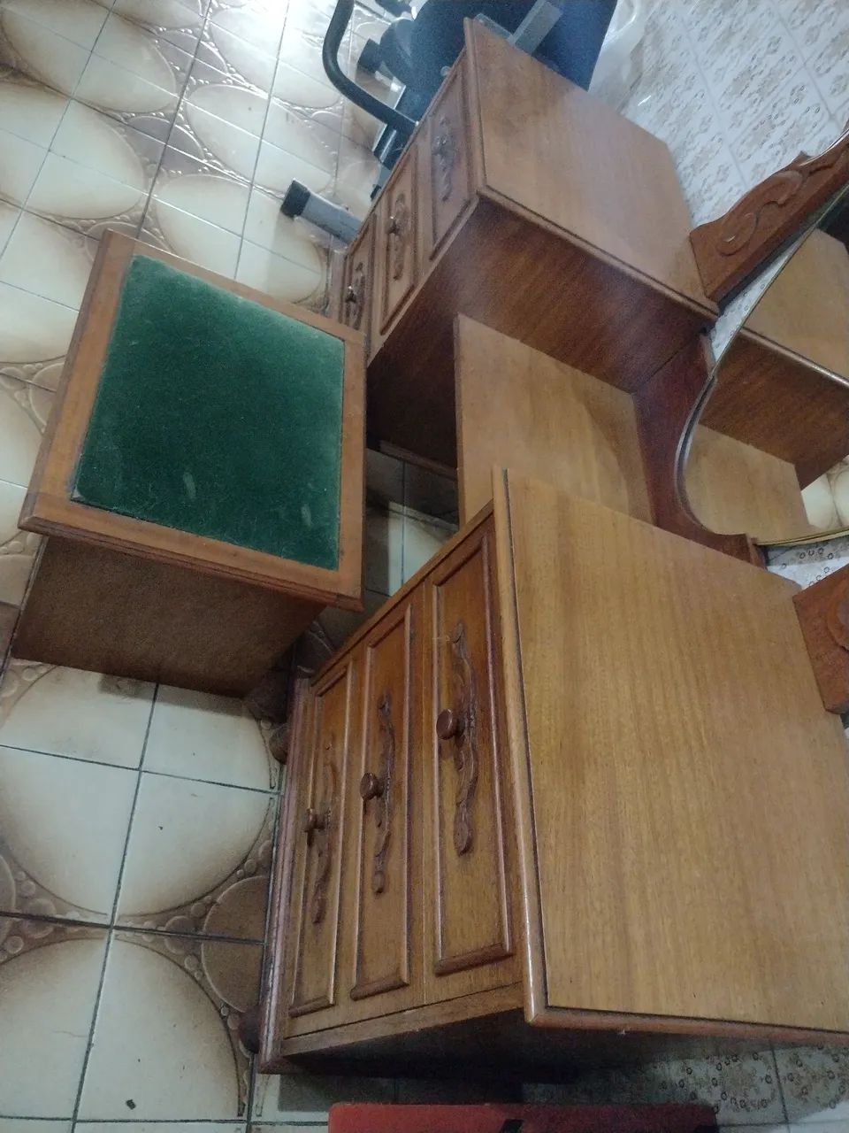 Vendo penteadeira de madeira maciça com 6 gavetas  - Foto 4