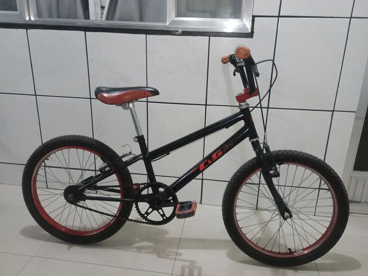 Bicicleta CeG Aro 20 Preta e Vermelha  - Foto 3