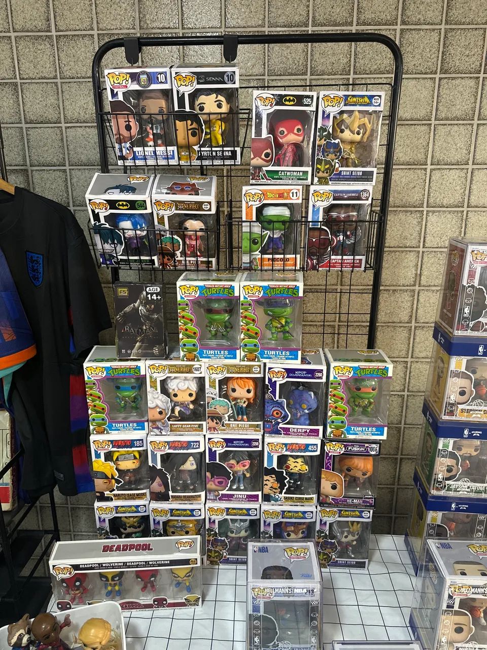 LOTE DE COLECIONÁVEIS: FUNKO POPS E ACTION FIGURES (DEMON SLAYER) - Foto 2